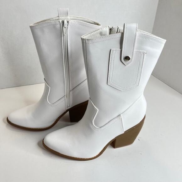 Sleek New Sz 7.5 White Cowboy Boots Ready to Ride. - Picture 3 of 12